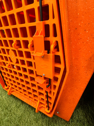 Orange click easy squeeze on orange kennel